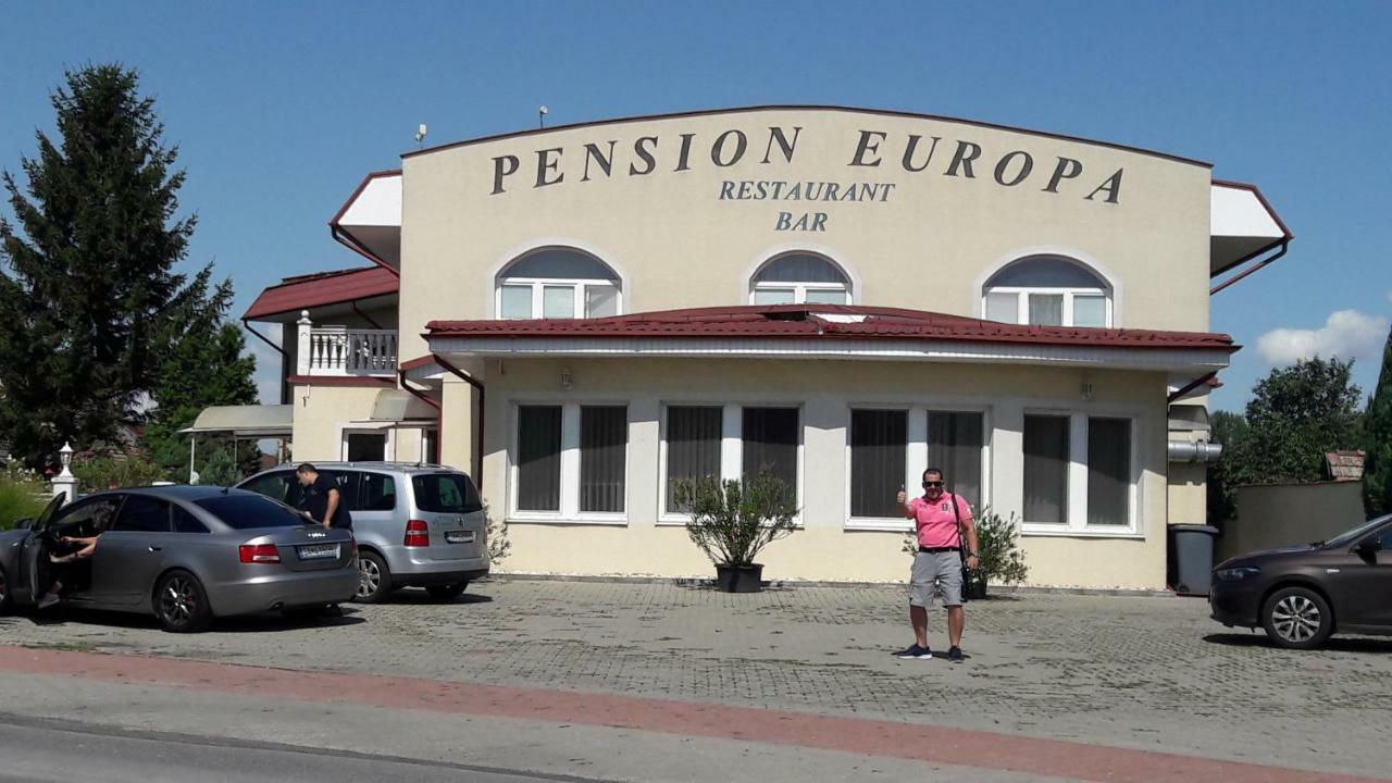 Penzion Europa Diakovce Екстер'єр фото